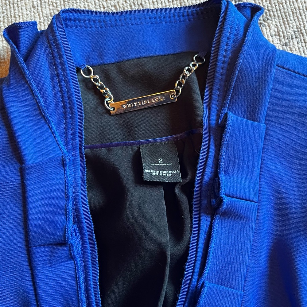 NWT Gorgeous crop blazer WHBM royal blue size 2, zip front, lined, fitted